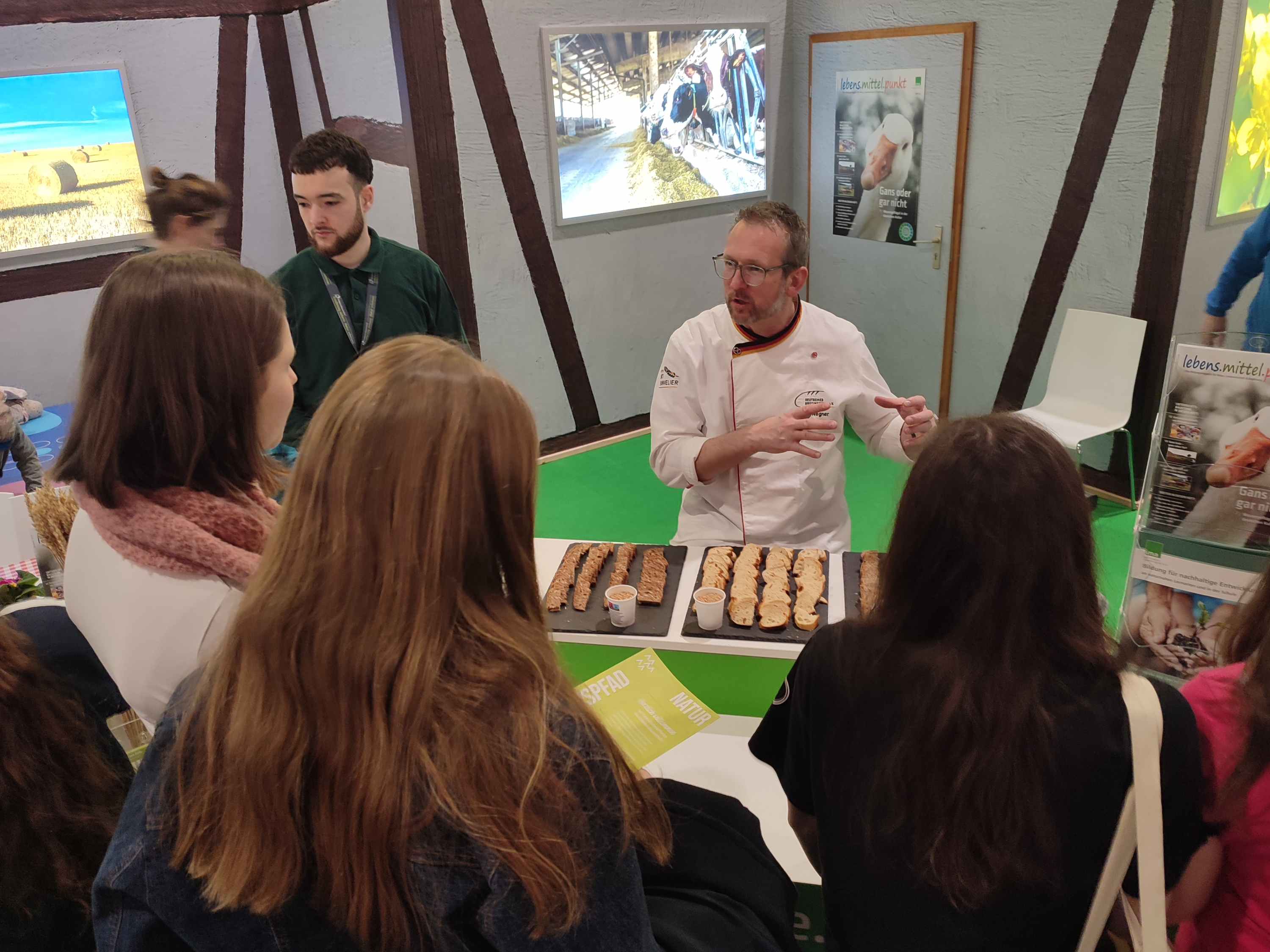 Lebensmitteltest: Beim Bäckermeister sollten Verbraucher Brotsorten erkennen (Foto: i.m.a e.V.)..