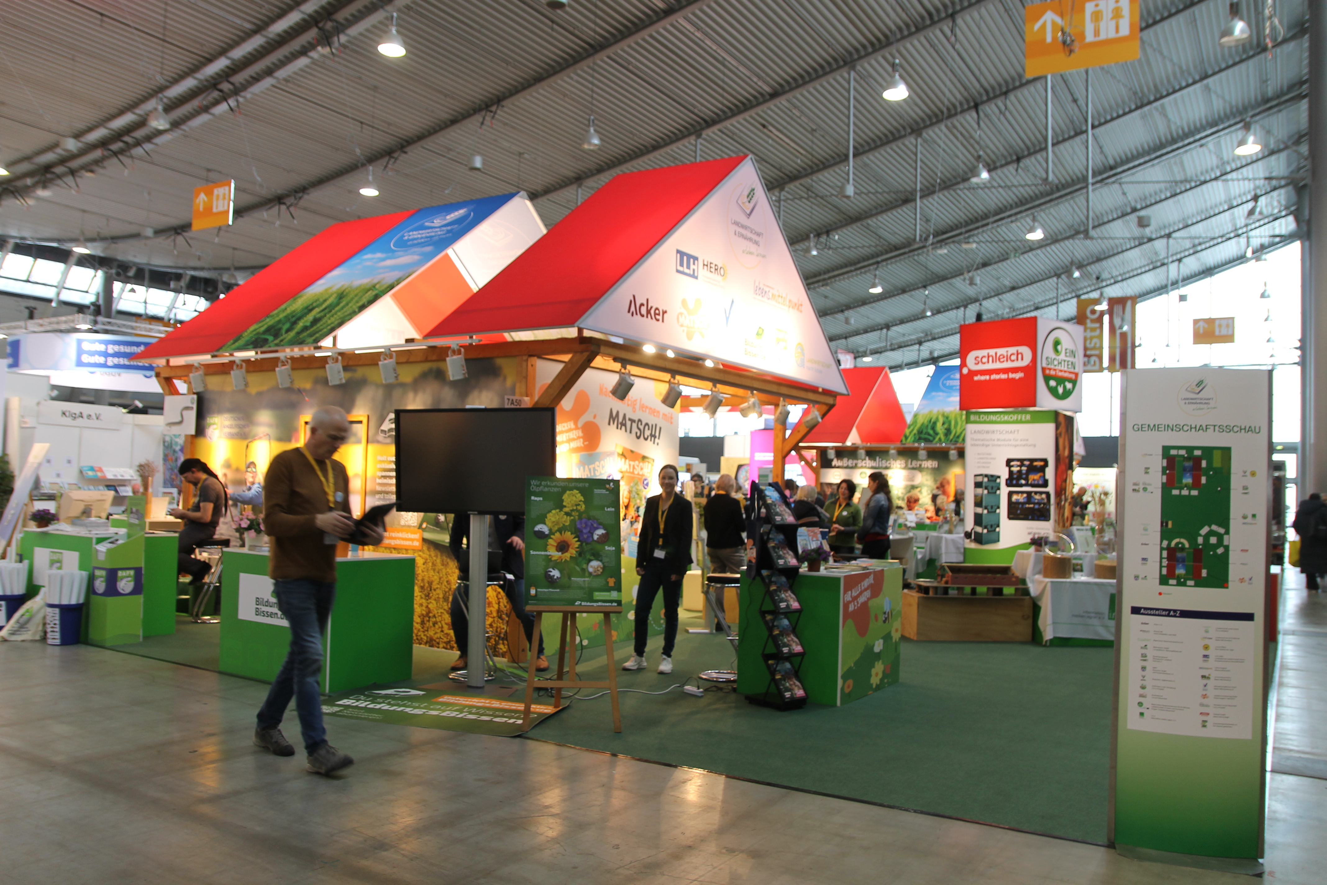 Übersicht bringt Orientierung: Die Gemeinschaftsschau bietet viele Bildungszugänge.