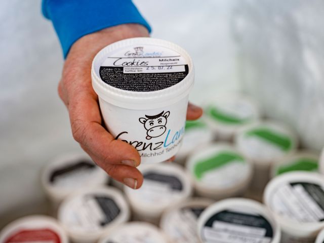 Leckeres Eis gibts im Hofladen